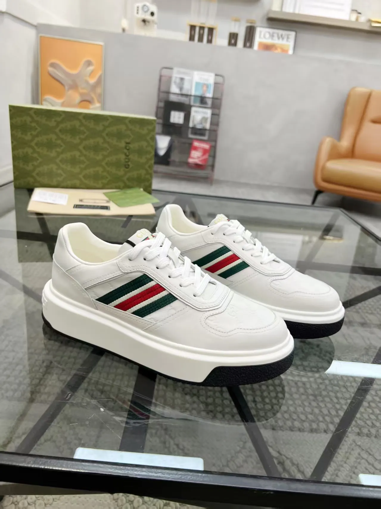 P460 new men's shoes GUCCI [Lightning] latest shoes are shipped. Original quality, fashionable, special materials, sheepskin lining, new packaging. The foot feels super comfortable and the workmanship is impeccable. Size: 38-45